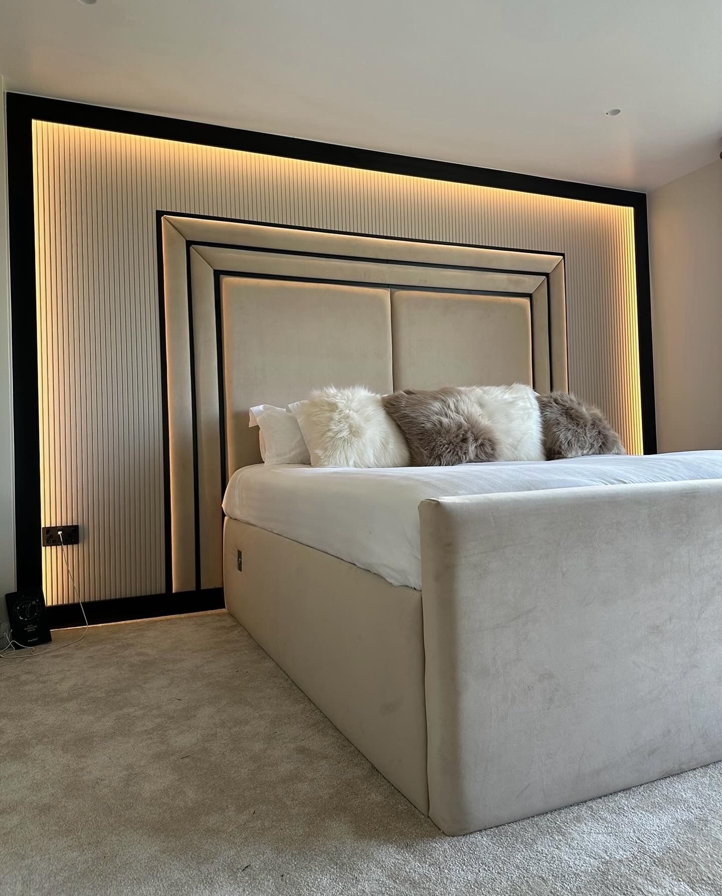 Velvet Headboard fabric Cristina Marrone Cambio